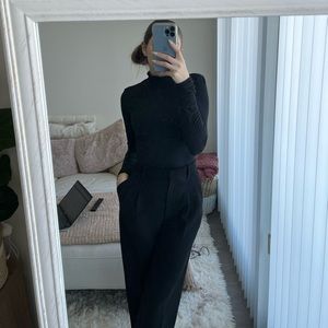 ARITZIA TURTLENECK LONGSLEEVE
